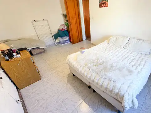 RETASADO - CASA 3 DORMITORIOS A MTS DE AV. CANADA