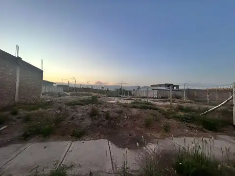 venta terreno barrio "los juegos"