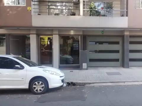 3 AMBIENTES AL FRENTE BALCON  PLACARES BAULERA  Y COCHERA CUBIERTA EXCEL UBICACION