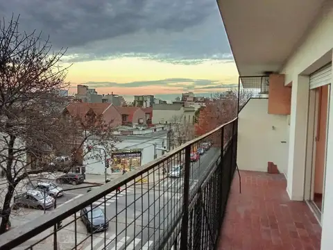 Depto de 2 ambientes en alquiler con balcón