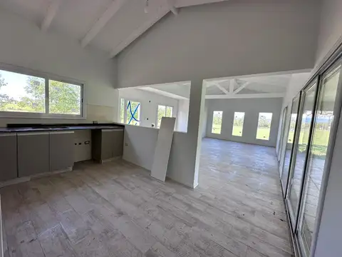 Casa 5 ambientes con 3 baños