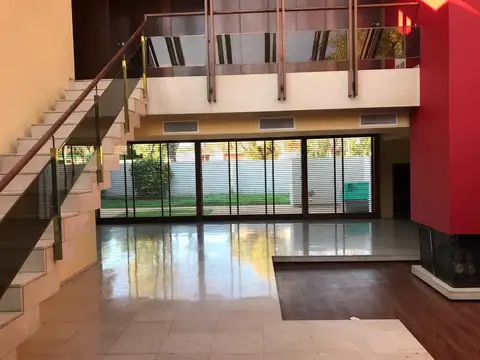 Casa 5 ambientes con 1 baño