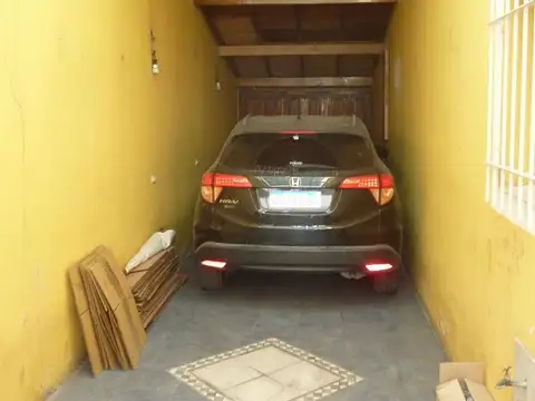 Terrero 1087 e/ Rojas y J. V. Gonzalez