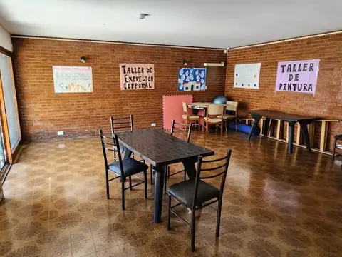 CASA EN 6TA SECCION DE CIUDAD - COCHERAS