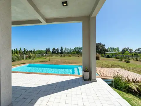 Casa quinta en venta en Chacras del Ocho, al lado de Pilará