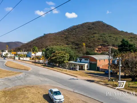 VENDE HECTÁREA CON AMPLIO GALÓN Y DEPARTAMENTOS, SOBRE RUTA 9, COLECTORA NORTE 100