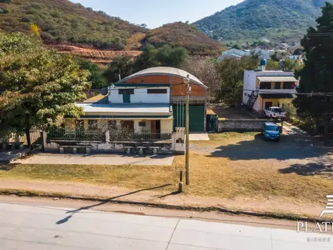 VENDE HECTÁREA CON AMPLIO GALPÓN Y DEPARTAMENTOS EN RUTA 9. COLECTORA NORTE