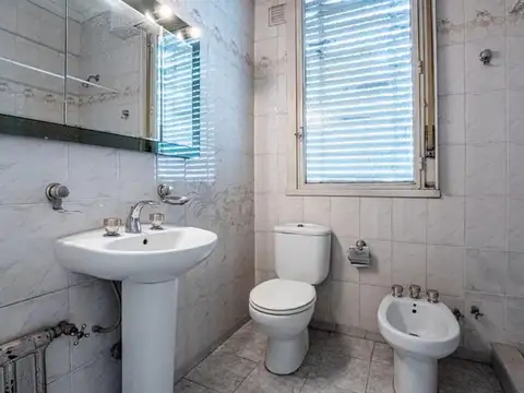 Venta departamento 3 amb. c/dependencia. Recoleta