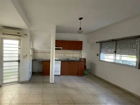 Depto Tipo Casa en Alquiler de 3 ambientes