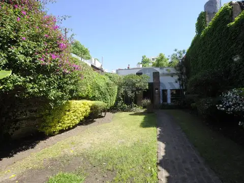 VENTA CASA LOTE PROPIO 4 AMBIENTES CON JARDÍN Y COCHERA - VILLA SANTA RITA