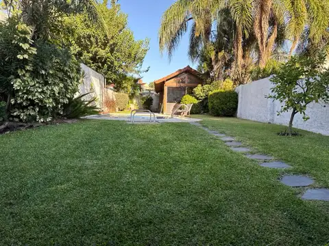 Casa en Venta con Lote Grande, Parque y Quincho – José León Suarez, cerca de Chilavert