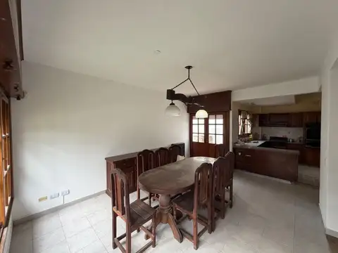 Casa en Venta con 3 cocheras
