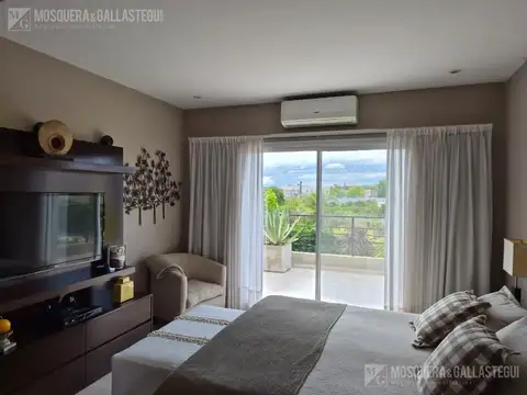 Casa en Venta con 6 cocheras