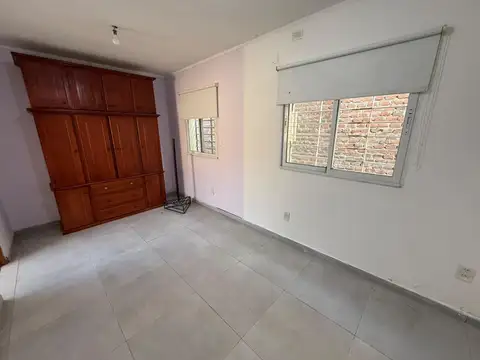 Venta Casa en Santo Tome de 2 dormitorios, con amplio patio verde.