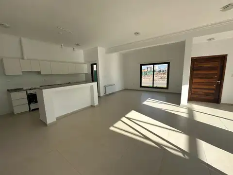 Casa 5 ambientes con 2 baños
