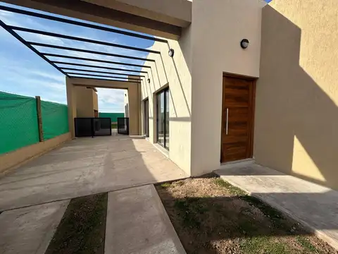 CASA EN ALQUILER BARRIO PRIVADO LA QUEBRADA