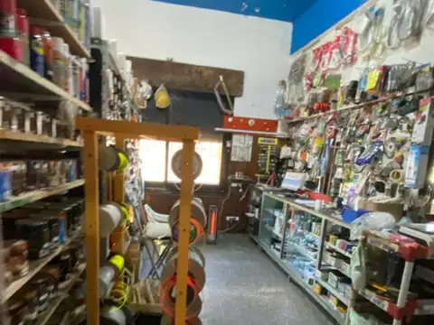 PILAR - INMUEBLE SOBRE RUTA 8 - 210 M2 CUBIERTOS - APTO DEPOSITO O COMERCIO