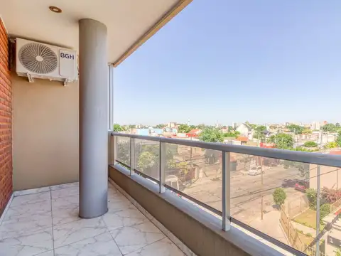 VENTA  DEPTO. 4 AMB PATIO Y  PARRILLA  -V.LUGANO