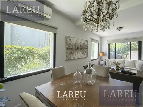 Casa en Venta con 6 cocheras