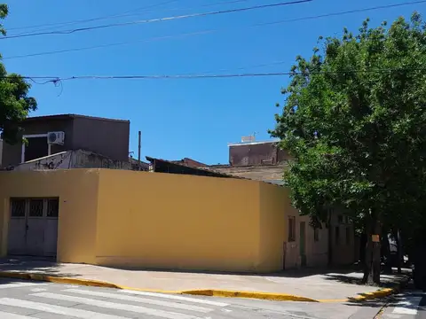 NUEVO VALOR - CASA 3 AMBIENTES EN ESQUINA - PATIO Y TERRAZA