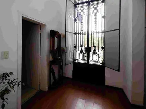 Casa 8 ambientes con 3 baños