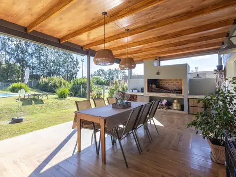 VENTA CASA COLINAS DE CARRASCO 4 DORMITORIOS