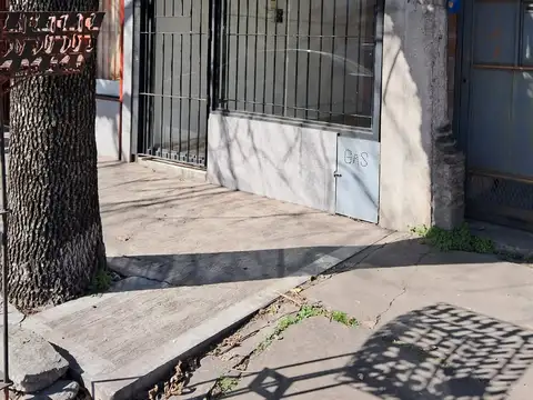 Local en Alquiler en Ezpeleta Oeste, $ 350.000