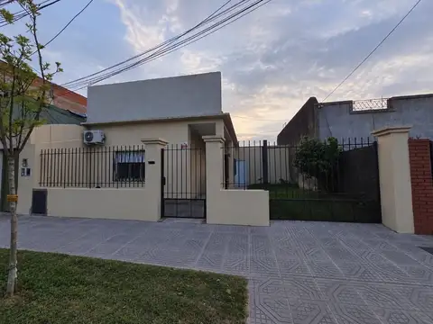 En Alquiler en El Palomar Casa de 3 Ambientes Cochera y Fondo F: 11296
