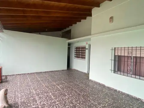 Casa venta o permuta, Los Hornos, 2 dormitorios, 2 baños, garage, parque, quincho c/parrilla