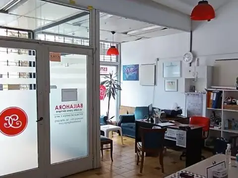 Local comercial, sótano, terraza  2 baños