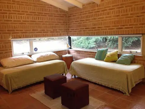 Casa 9 ambientes con 3 baños