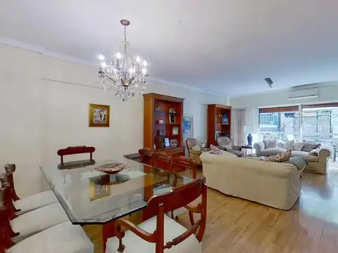 Departamento de 5 Ambientes más Dependencia, Cochera y Baulera en Venta en Caballito