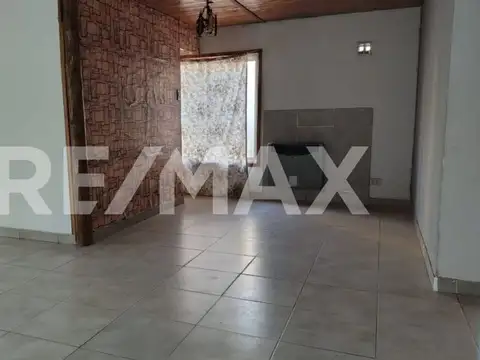 Casa 4 ambientes con 1 baño