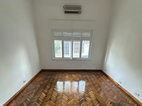 PH 3 ambientes, planta baja al frente, dos baños, patio, lavadero, SUM c/parrilla y terraza