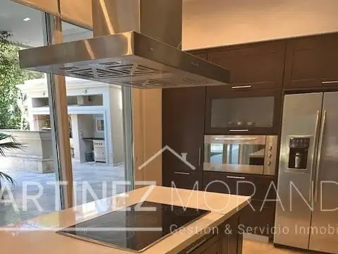 Casa 7 ambientes con 7 baños