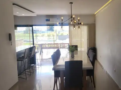 Casa 5 ambientes con 3 baños