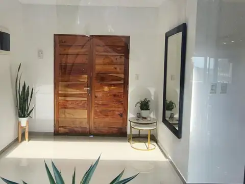 VENTA CASA 5 AMBIENTES PISCINA HIDROMASAJE LA VICTORIA