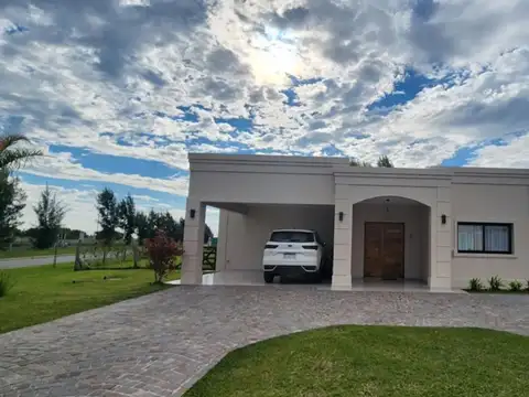 VENTA CASA 5 AMBIENTES PISCINA HIDROMASAJE LA VICTORIA