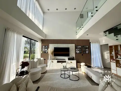 Casa 6 ambientes con 4 baños
