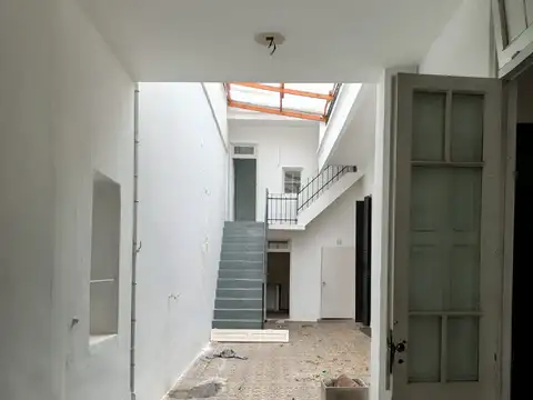 EN UBICACIÓN PRIVILEGIADA – MTS AVDA. GAONA Y FOCO COMERCIAL – CASONA DE ESTILO - USO COMERCIAL - IDEAL INSTITUTO DE BELLEZA O ENSEÑANZA – GIMNASIO – GASTRONOMIA - ETC - EN BUEN ESTADO