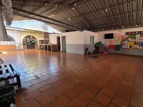 Casa 10 ambientes con 5 baños