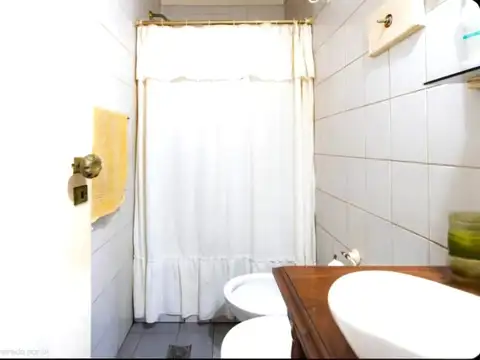 VENTA DEUPLEX DE 2 AMBIENTES AL CONTRAFRENTE CON PATIO PROPIO EN RAMOS MEJIA