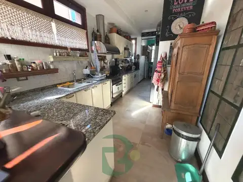 Casa 5 ambientes con 3 baños