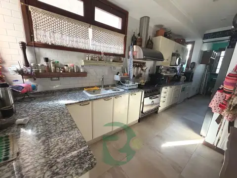 Casa en Venta con 3 cocheras
