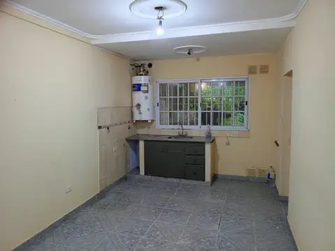 Dpto. 2 dormitorios con patio en alquiler