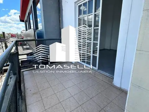 VENTA - DEPARTAMENTO 3 AMBIENTES AL FRENTE - CON BALCON
