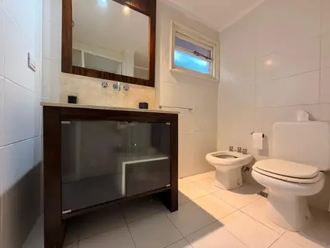 Casa en venta sobre doble lote central en CC Larena
