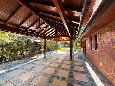 Casa en Venta con 4 cocheras