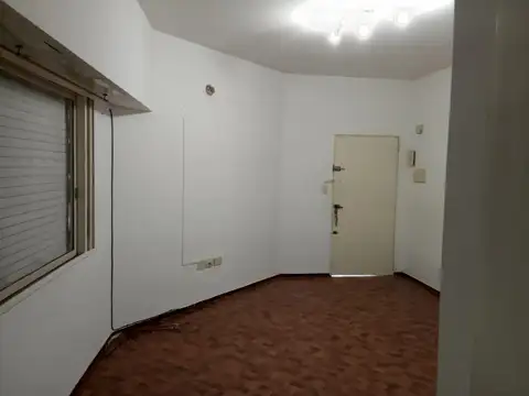 Dúplex 3 ambientes con cochera.