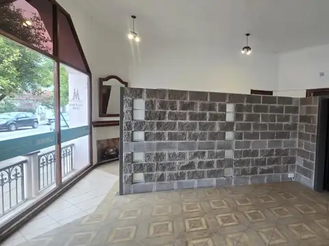 Lara 702